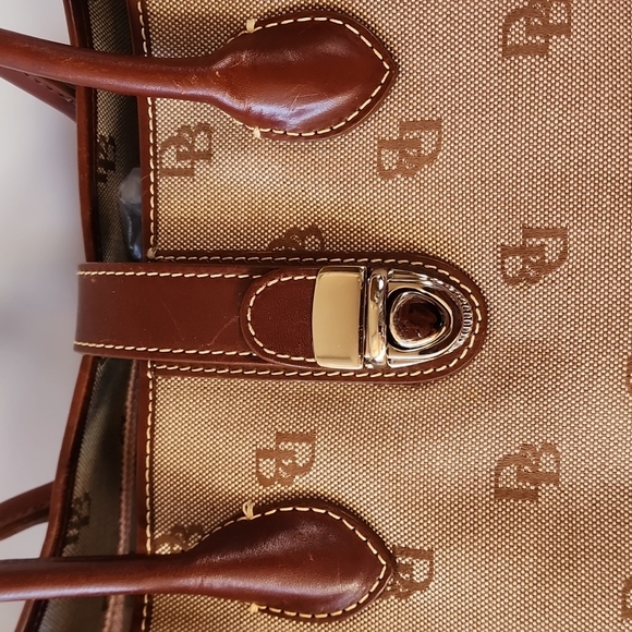 ☆Dooney and Bourke Bag.☆ - Picture 2 of 16